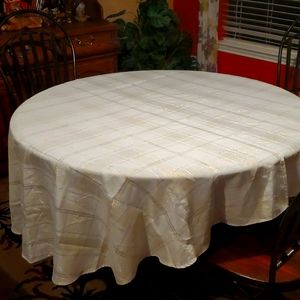 Table cloth size 83"